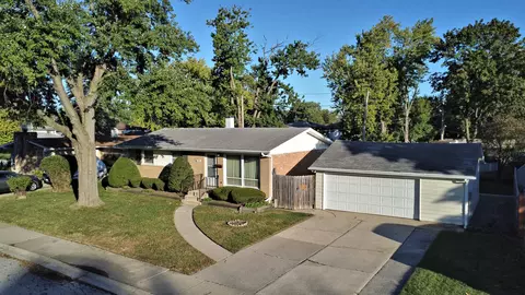 1354 E 158th St, South Holland, IL 60473