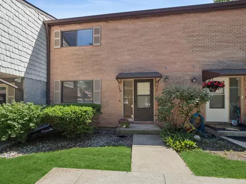 1631 Bow Trl, Wheeling, IL 60090 photo 1