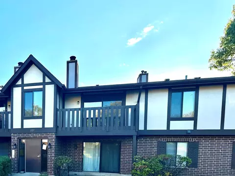 221 Uteg St #G, Crystal Lake, IL 60014