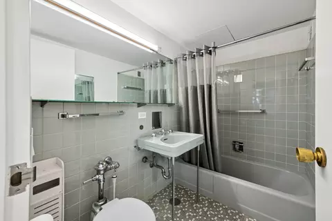 Undisclosed, Chicago, IL 60611 photo 12