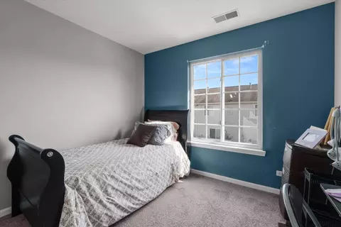 Bedroom - 2422 Oakfield Ct, Aurora, IL 60503 photo 3 of 5