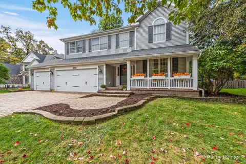 1050 Williamsburg Cir, Grayslake, IL 60030