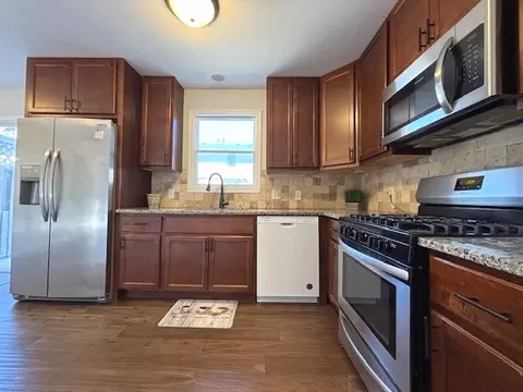 Kitchen - 1022 Quail Dr, Morris, IL 60450 photo 2 of 2