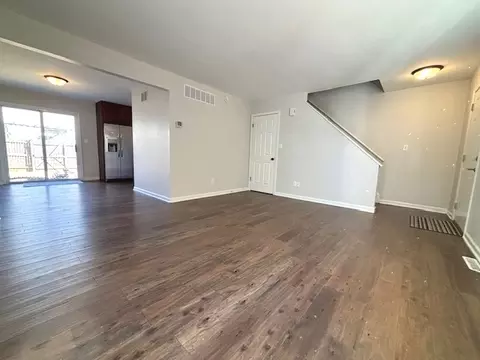 Living - 1022 Quail Dr, Morris, IL 60450 photo 2 of 2