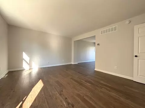 Living - 1022 Quail Dr, Morris, IL 60450 photo 1 of 2