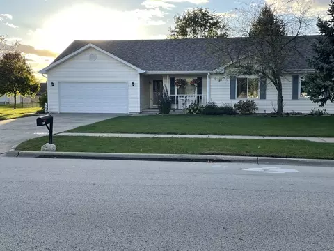 851 N Maple St, Manteno, IL 60950