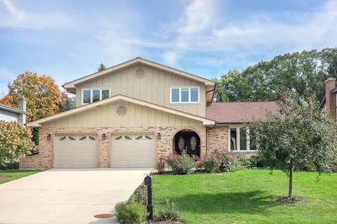 9 S251 Graceland St, Downers Grove, IL 60516
