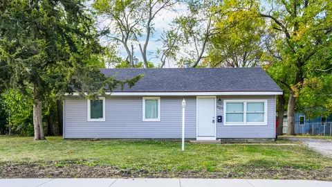 1529 Hedge Rd, Champaign, IL 61821