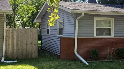 Exterior - 15333 Cherry Ln, Markham, IL 60428 photo 3 of 7