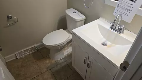 Bath - 15333 Cherry Ln, Markham, IL 60428 photo 1 of 2