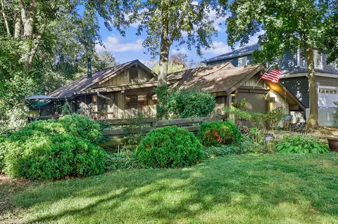 1412 Sycamore Ln, Northbrook, IL 60062