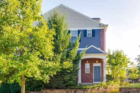3253 Coral Ln, Glenview, IL 60026