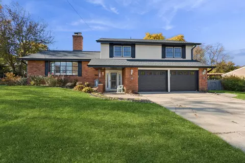 7 S355 Midfield Dr, Aurora, IL 60506
