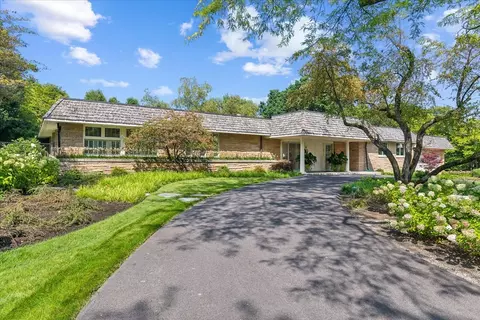 49 Estate Dr, Glencoe, IL 60022