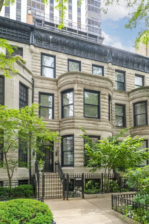 69 E Cedar St, Chicago, IL 60611