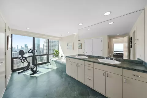 100 E Huron St #4503, Chicago, IL 60611 photo 37