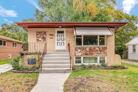 9221 Raymond Ave, Oak Lawn, IL 60453