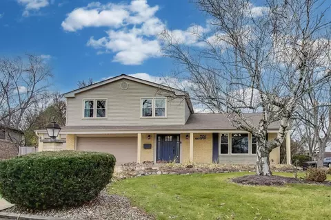 3537 Maple Leaf Dr, Glenview, IL 60026