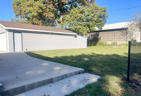 Exterior - 2215 3rd St, Peru, IL 61354 photo 11 of 12