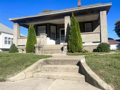 Exterior - 2215 3rd St, Peru, IL 61354 photo 4 of 12