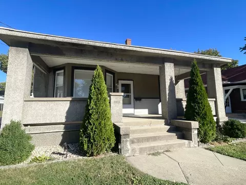 Exterior - 2215 3rd St, Peru, IL 61354 photo 3 of 12