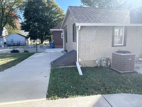 Exterior - 2215 3rd St, Peru, IL 61354 photo 6 of 12