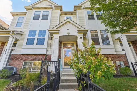 664 Grosvenor Ln, Aurora, IL 60504