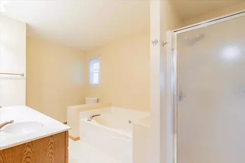 Bath - 1314 Lismore Ln, Normal, IL 61761 photo 2 of 3
