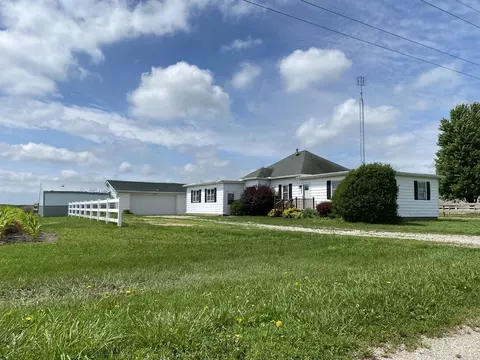 82 N 23rd Rd, Peru, IL 61354