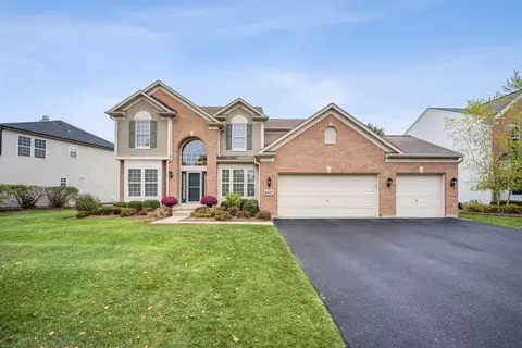 4021 Stratford Ln, Carpentersville, IL 60110