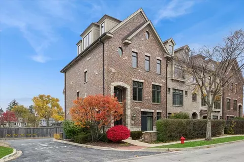 148 W Quincy St, Westmont, IL 60559