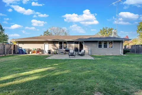 Exterior - 800 Charles St, Morris, IL 60450 photo 3 of 4