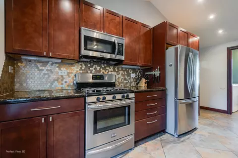 Kitchen - 800 Charles St, Morris, IL 60450 photo 3 of 4