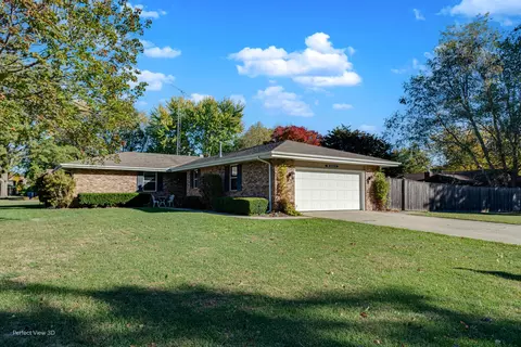 800 Charles St, Morris, IL 60450