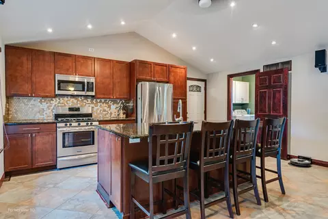Kitchen - 800 Charles St, Morris, IL 60450 photo 1 of 4