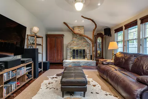 Living - 800 Charles St, Morris, IL 60450 photo 1 of 4
