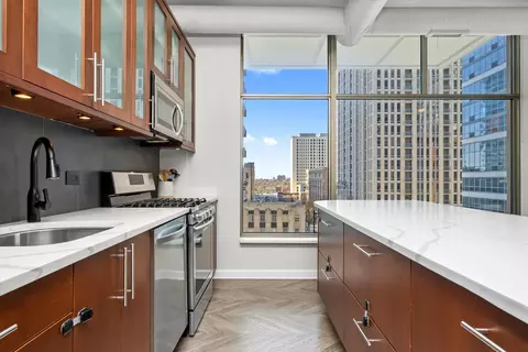 Kitchen - 125 E 13th St #601, Chicago, IL 60605 photo 4 of 6