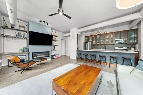 Living - 125 E 13th St #601, Chicago, IL 60605 photo 5 of 6