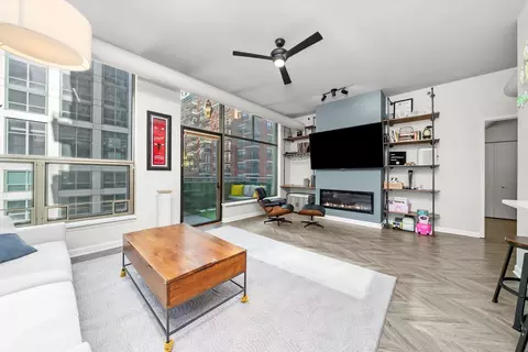 Living - 125 E 13th St #601, Chicago, IL 60605 photo 4 of 6