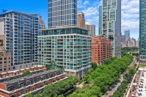 125 E 13th St #601, Chicago, IL 60605