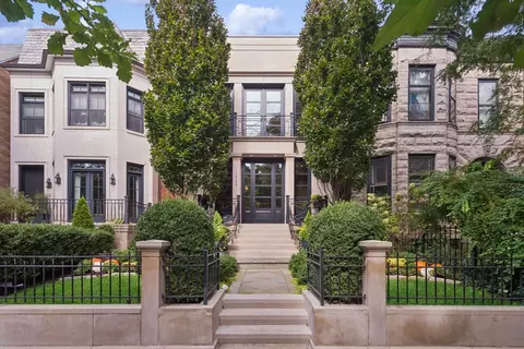 1446 W Belle Plaine Ave, Chicago, IL 60613