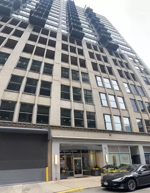 565 W Quincy St #1216, Chicago, IL 60661
