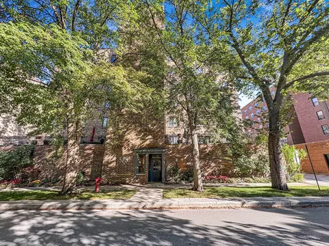 525 Grove St #4D, Evanston, IL 60201