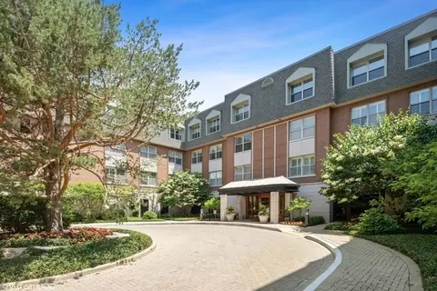 800 Deerfield Rd #306, Highland Park, IL 60035
