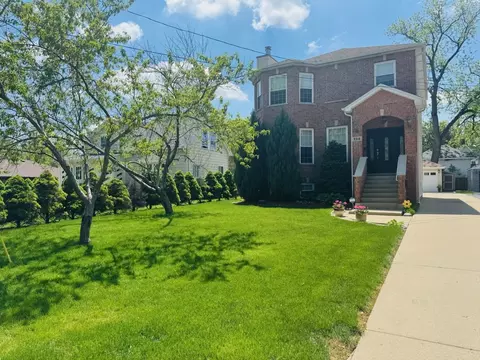 124 Hubbard Ct, Wauconda, IL 60084