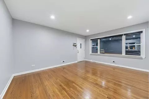 Living - 16047 Cambridge Ct, Markham, IL 60428 photo 2 of 3