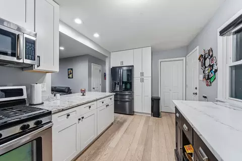 Kitchen - 16047 Cambridge Ct, Markham, IL 60428 photo 3 of 8