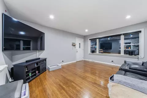 Living - 16047 Cambridge Ct, Markham, IL 60428 photo 1 of 3