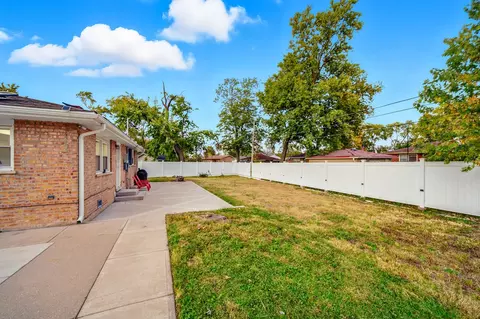 Exterior - 16047 Cambridge Ct, Markham, IL 60428 photo 7 of 8