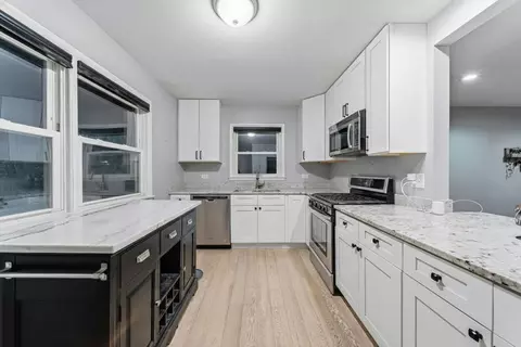 Kitchen - 16047 Cambridge Ct, Markham, IL 60428 photo 6 of 8